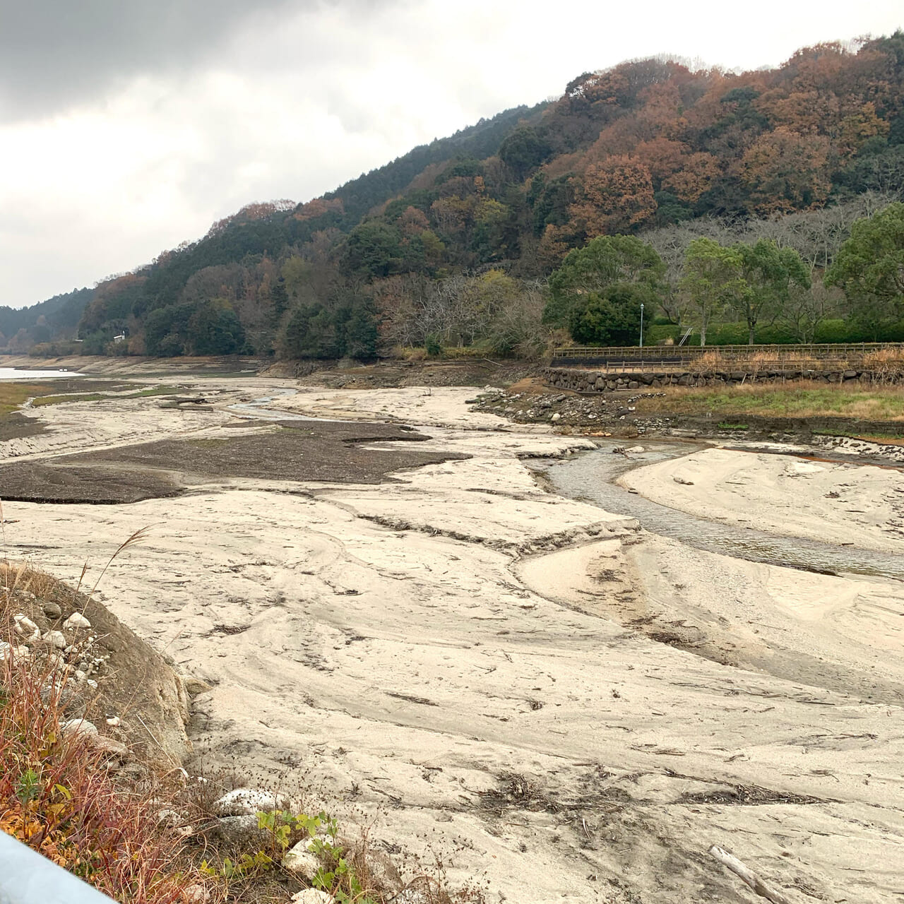 貯水率が例年と比較しても低いため、節水を心がけましょう!!