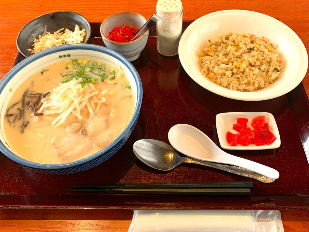 北鳥生町にある老舗「ぎやまん亭」では美味しいラーメンや鉄板チャーハンが食べられます!!