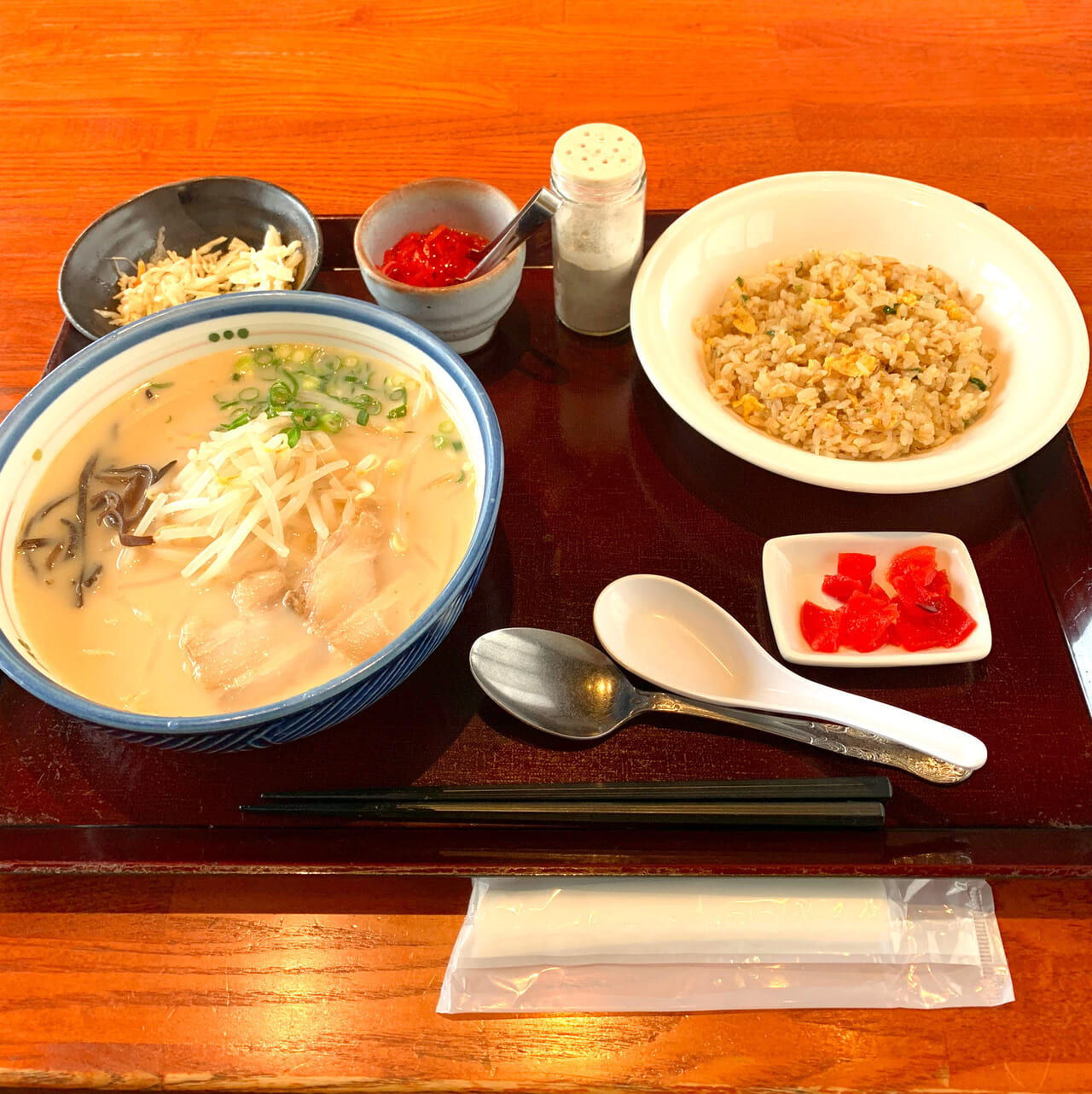 北鳥生町にある老舗「ぎやまん亭」では美味しいラーメンや鉄板チャーハンが食べられます!!