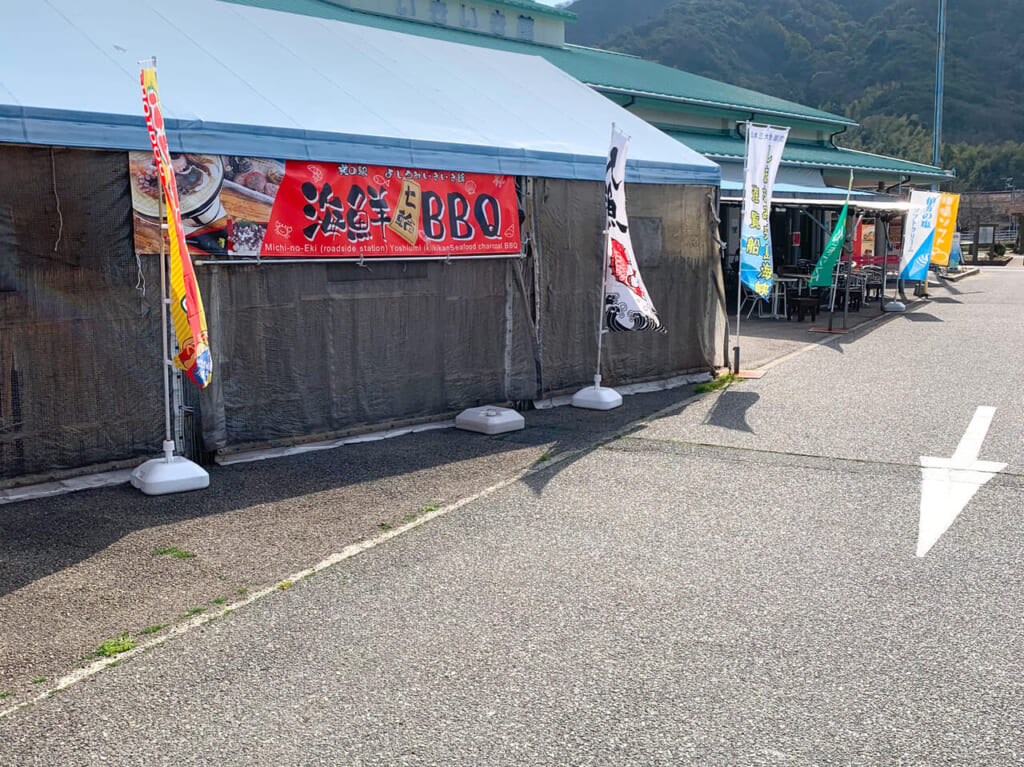 「よしうみいきいき館」では地元の海鮮をふんだんに使ったBBQなどを楽しめます!!