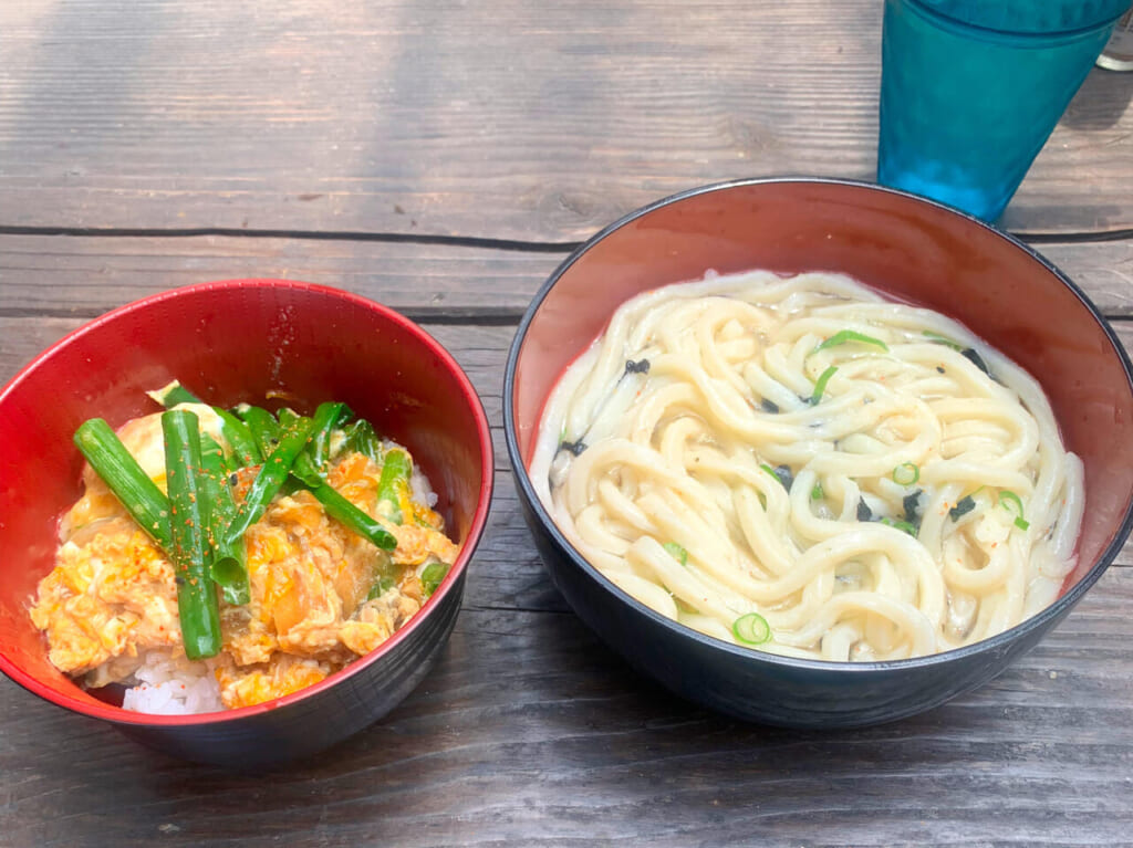 孫兵衛作の「うどん村」では屋台スタイルで美味しいうどんを頂けます!!