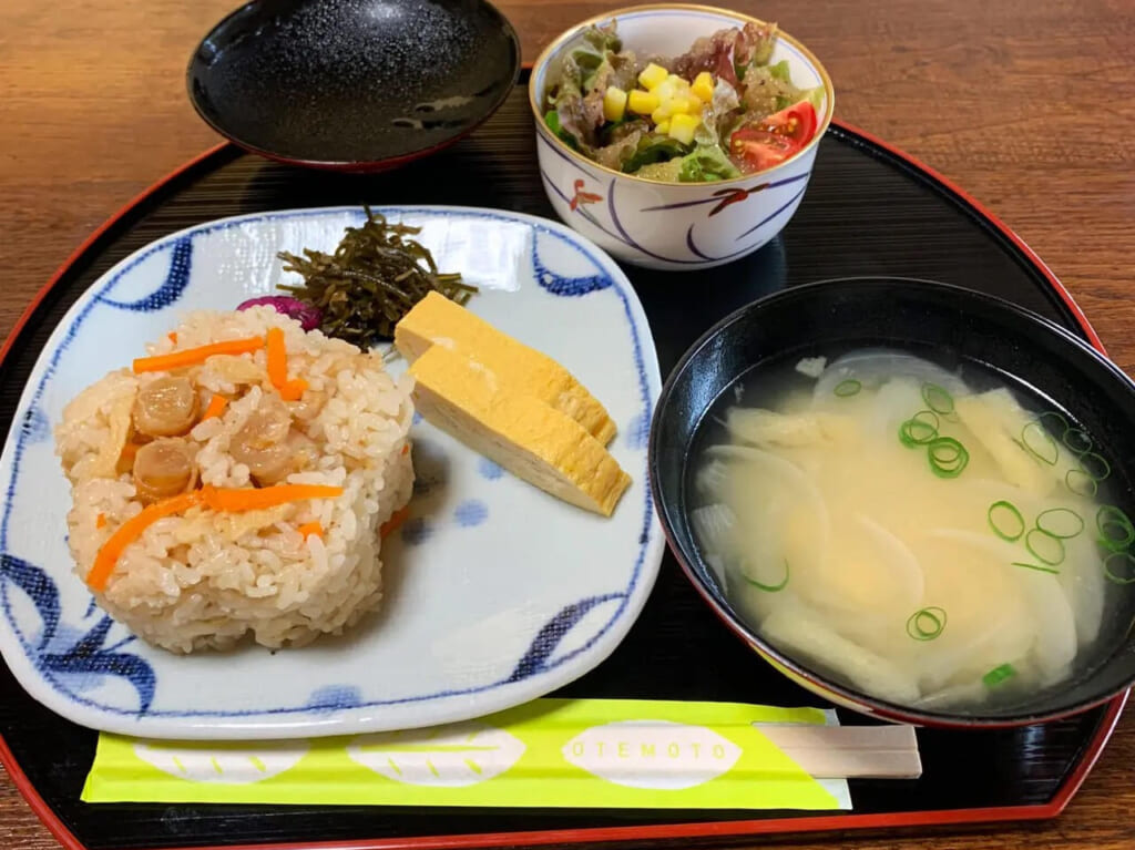 ドレッシングまで手作り!古民家風カフェ「茶珈玉水」では心温まる接客と美味しい食事を頂けます!