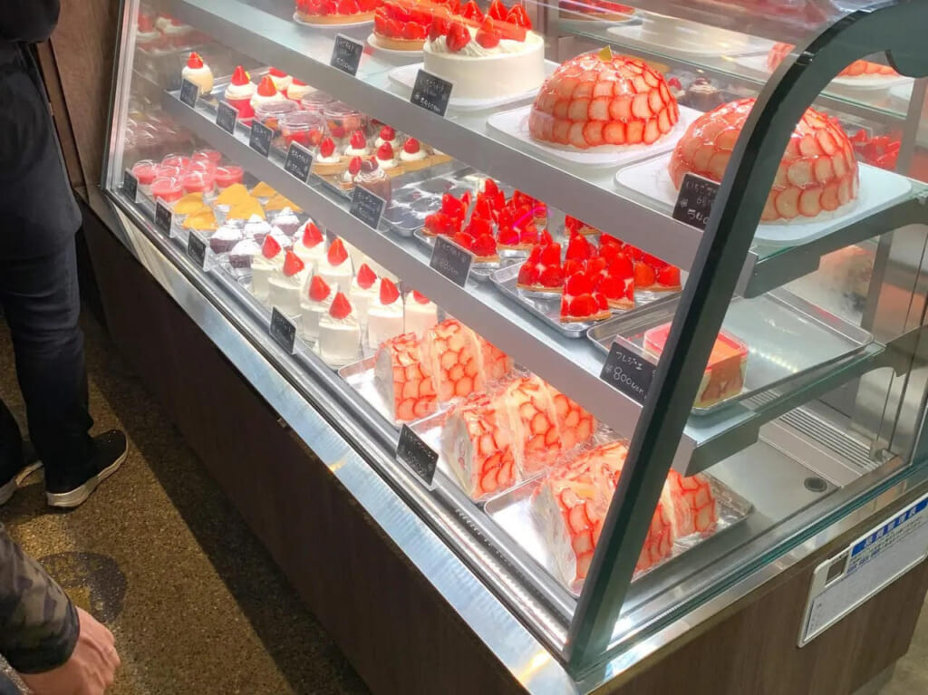 「SAISAICAFE(サイサイカフェ)」でいちごをふんだんに使ったデザートが販売中です!!