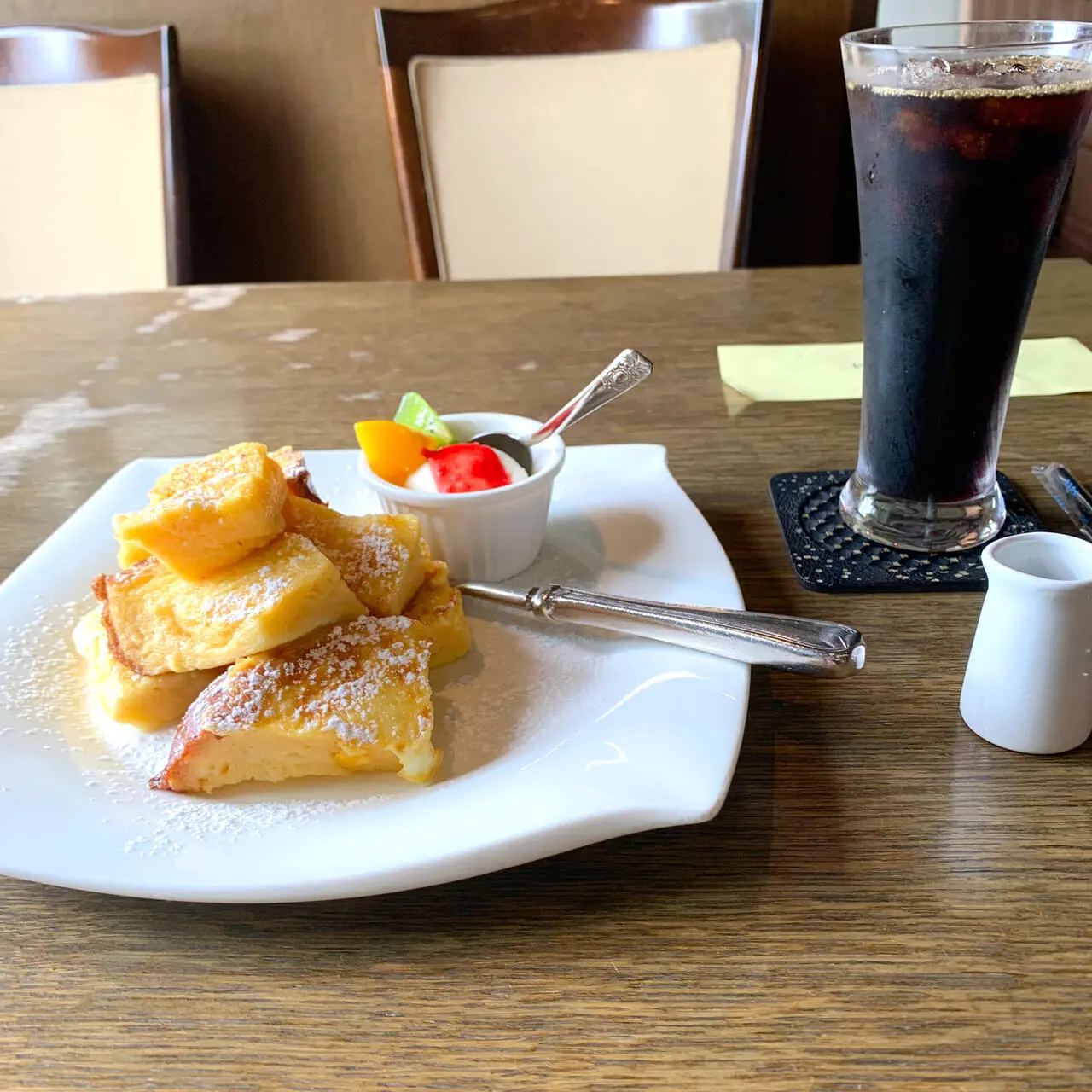 今治城の向かいにあるカフェ「ヴェルデュールカフェ」では落ち着いた空間で可愛いデザートが頂けます!!