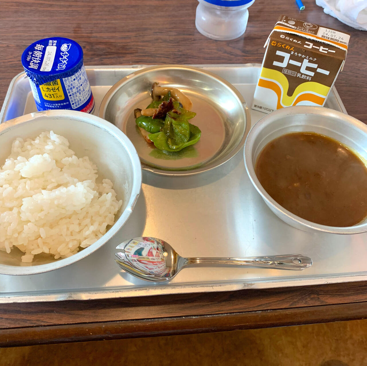 レトロ喫茶店「喫茶カドミセ」の給食と日替わりランチを注文してみました!!