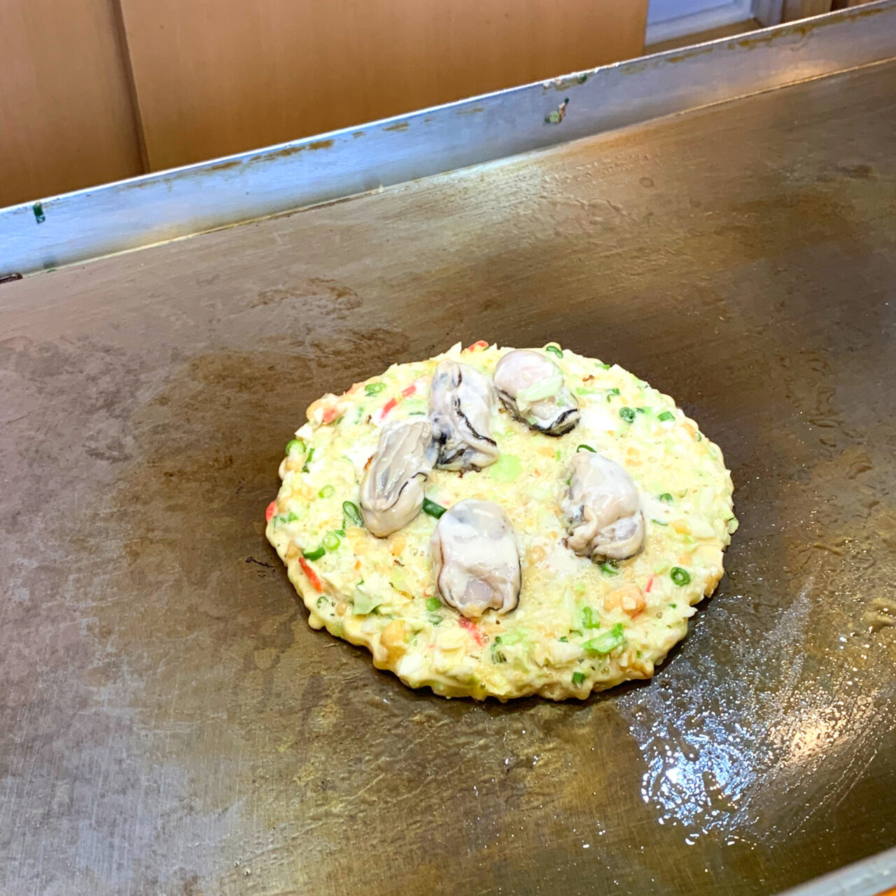 今年も牡蠣がやってきました! お好み焼き屋さん「ふうふう亭」で牡蠣お好み焼きの提供がスタート!!