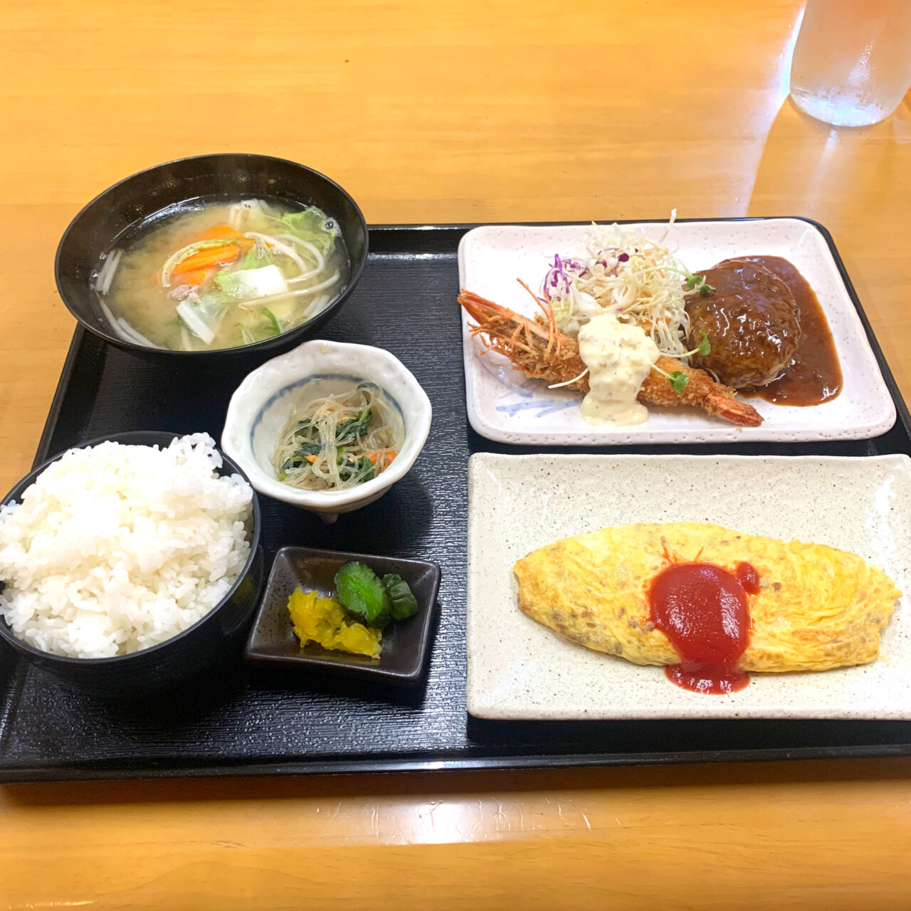 喜田村の「三日月食堂」では昔ながらの暖かい接客と美味しい食事が楽しめます!!