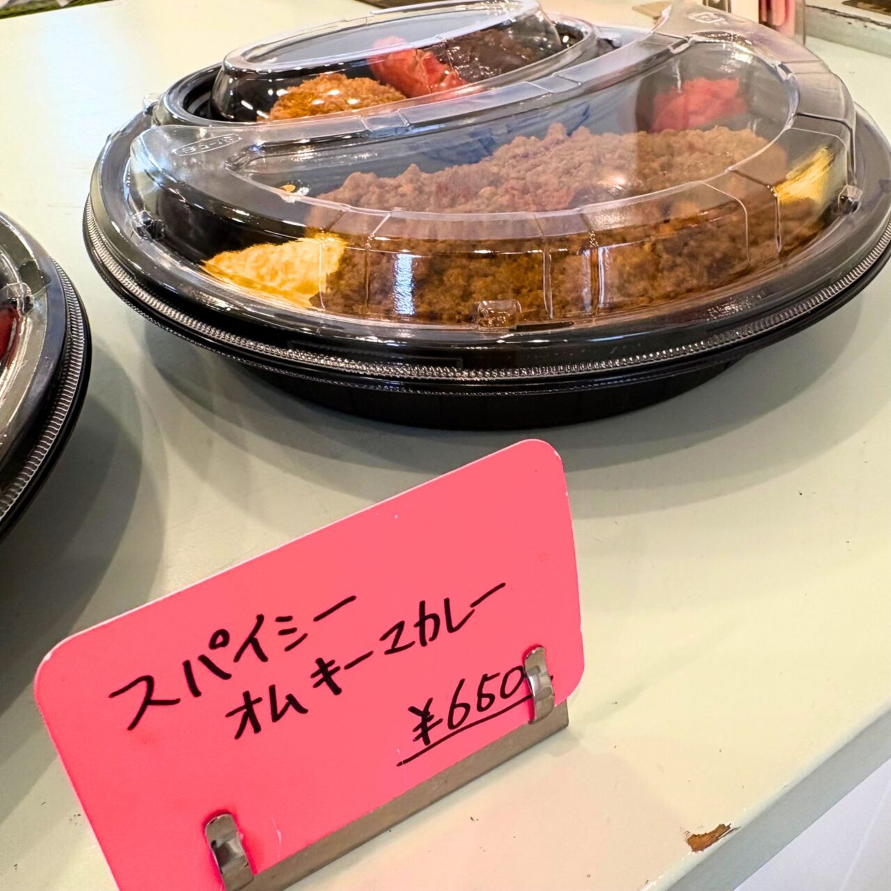 【今治市】24時間以上漬け込まれた柔らかさと味を楽しもう! 「まんぷく亭 食いしん坊」でクリスマスチキンの予約受付がスタート