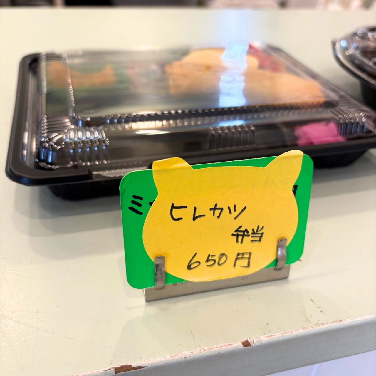 【今治市】24時間以上漬け込まれた柔らかさと味を楽しもう! 「まんぷく亭 食いしん坊」でクリスマスチキンの予約受付がスタート