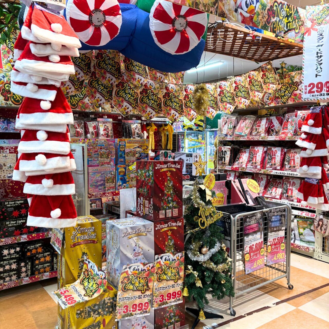 【今治市】ワールドプラザにイルミネーションツリーがやってくる⁉ 12月19日から3日間、クリスマスマーケットが開催!