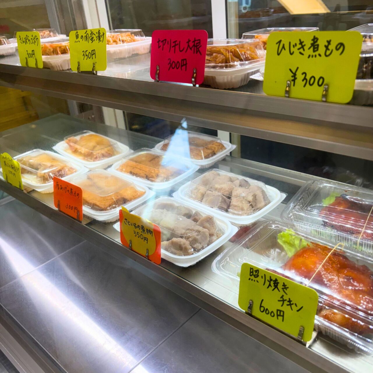 【今治市】24時間以上漬け込まれた柔らかさと味を楽しもう! 「まんぷく亭 食いしん坊」でクリスマスチキンの予約受付がスタート