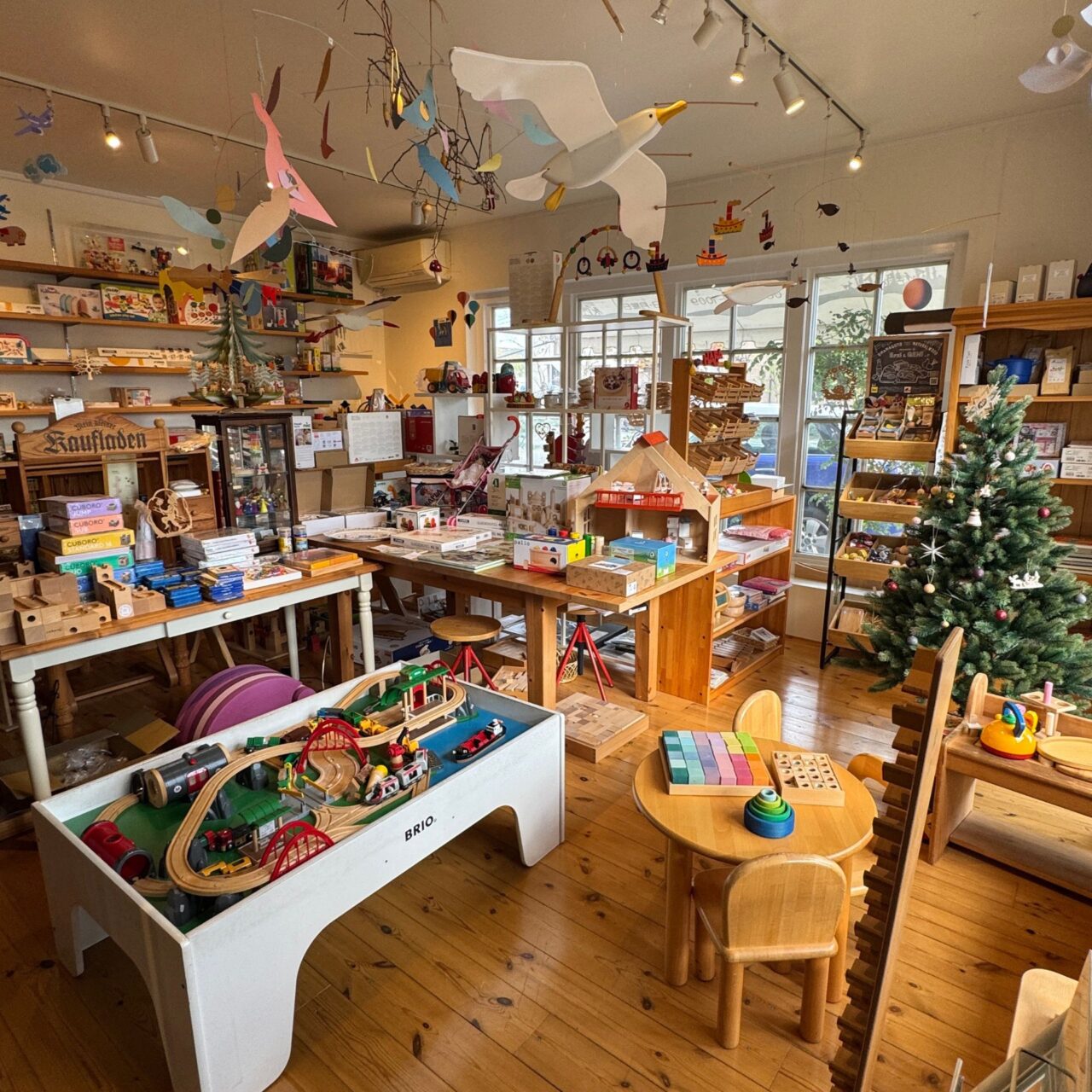 【今治市】「おもちゃの国オズ ウォルナットグローブ」大人も子どもも夢中になる雑貨店