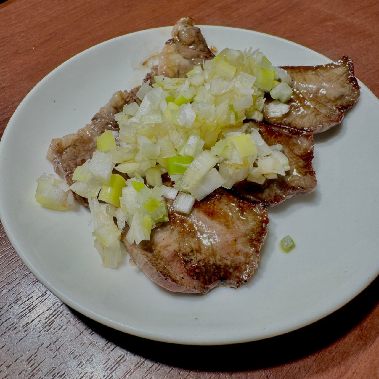 【今治市】「ホルモン酒場アブリヤ阿部商店」で味わう厚切り牛タンと地域愛