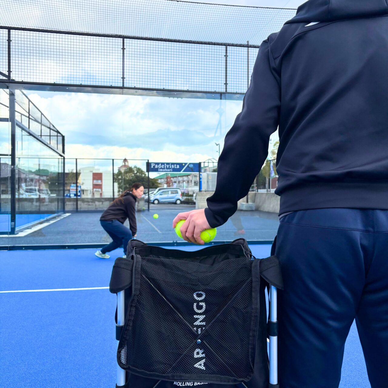 【今治市】四国初のパデルができる施設「パデルビスタ今治」で福岡のチームが指導にやってくる特別レッスンが開催されました!