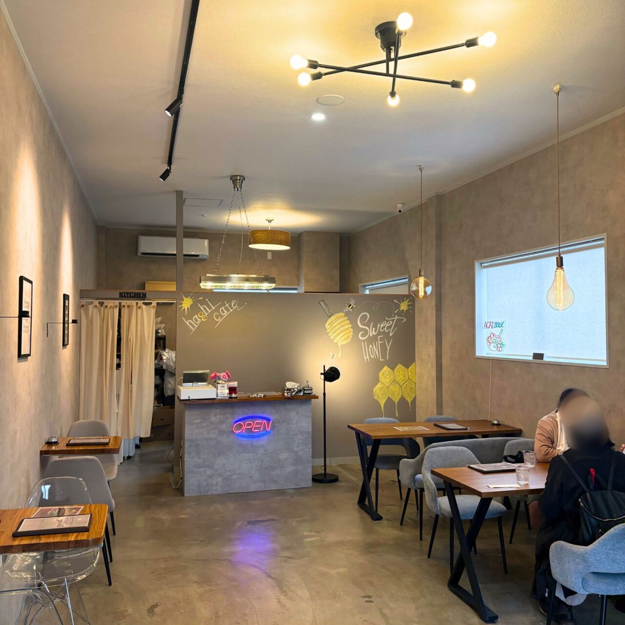 【今治市】アサイーボウルが人気のハチカフェでクロワッサンのような食感が楽しめるワッフル「クロッフル」が提供スタート!