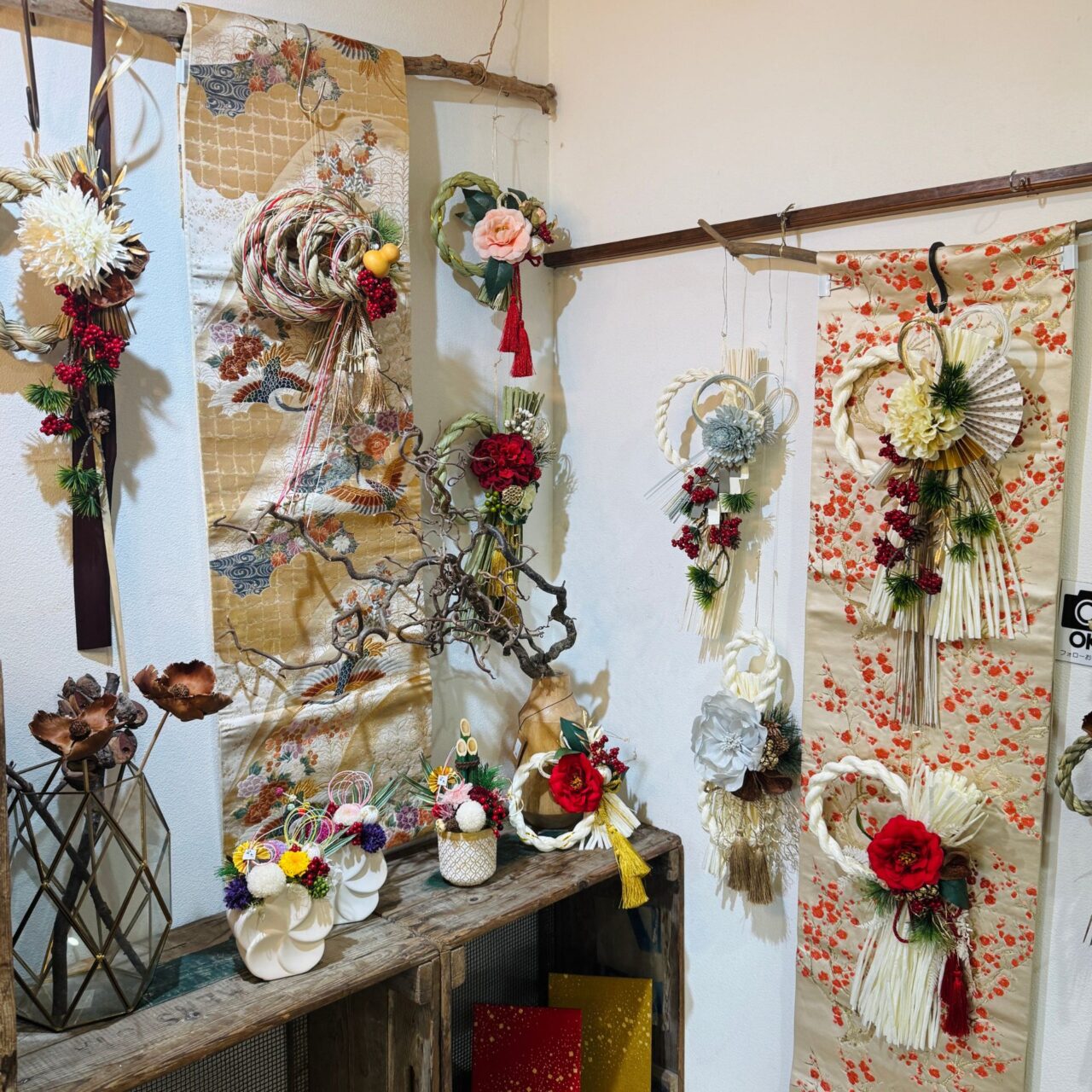 【今治市】「季節の花 花心」で心が弾む贈り物を発見! クリスマスや正月飾りも登場