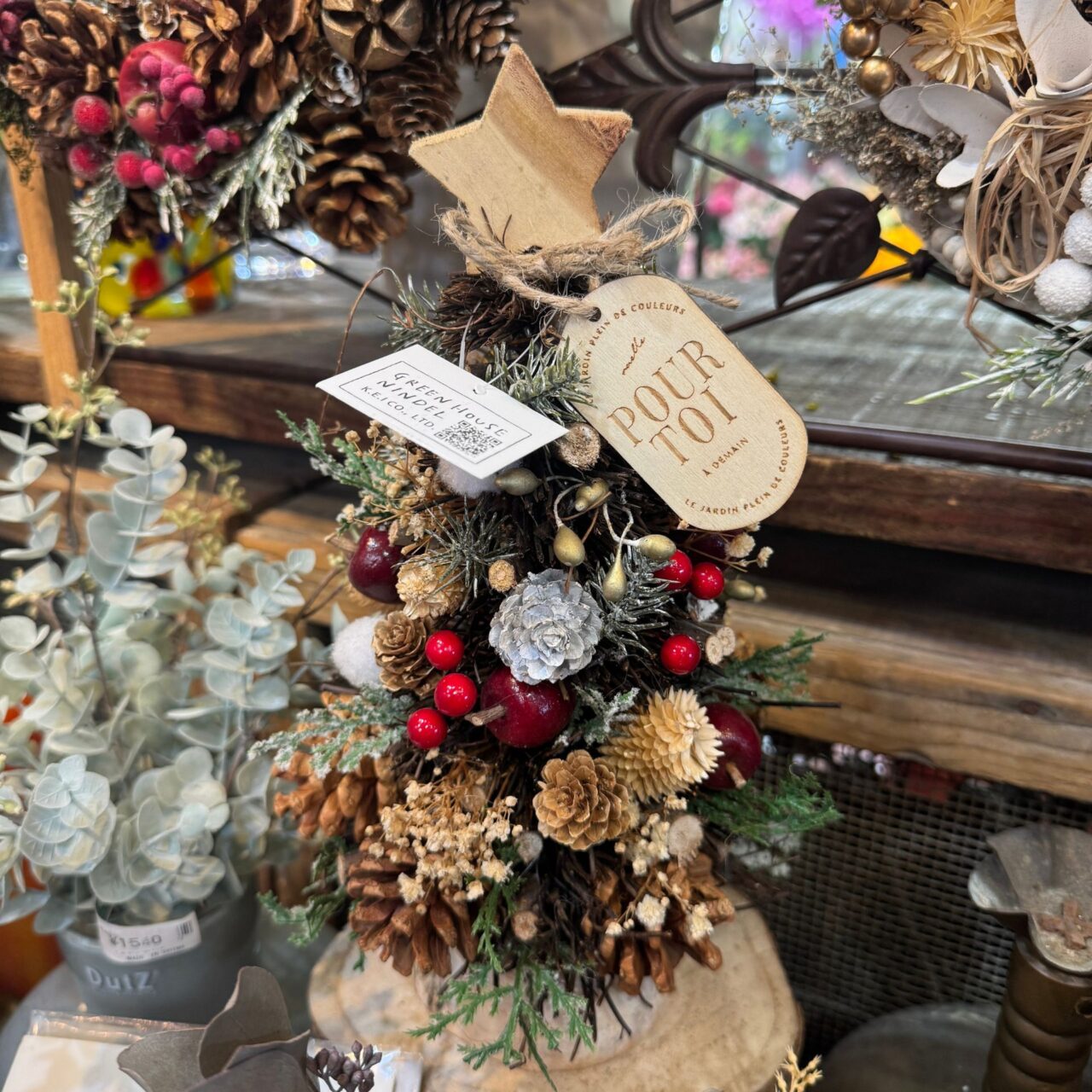 【今治市】「季節の花 花心」で心が弾む贈り物を発見! クリスマスや正月飾りも登場