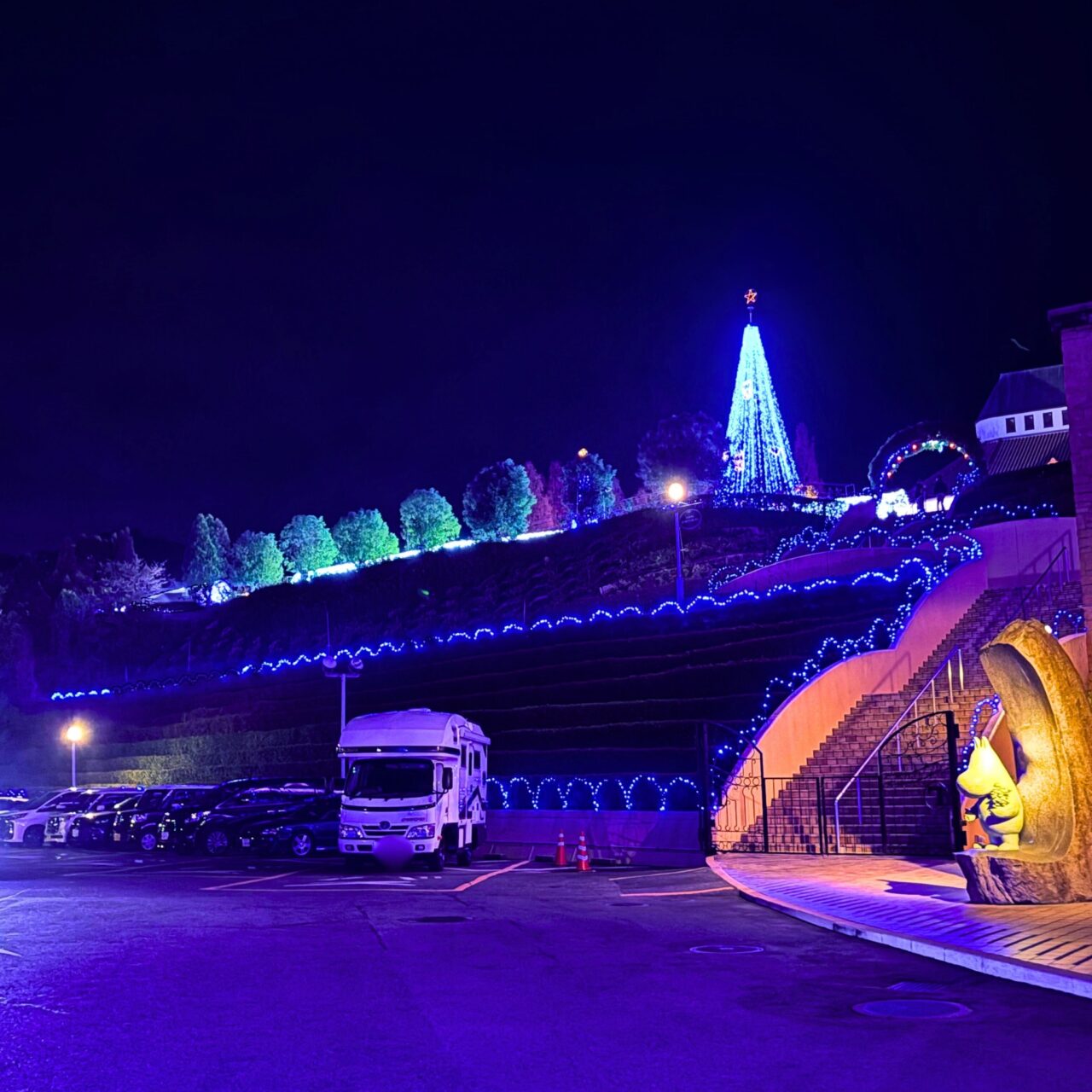 【今治市】45万級のイルミネーションを堪能しよう! 朝倉のタオル美術館「Snoopy Happiness Night」