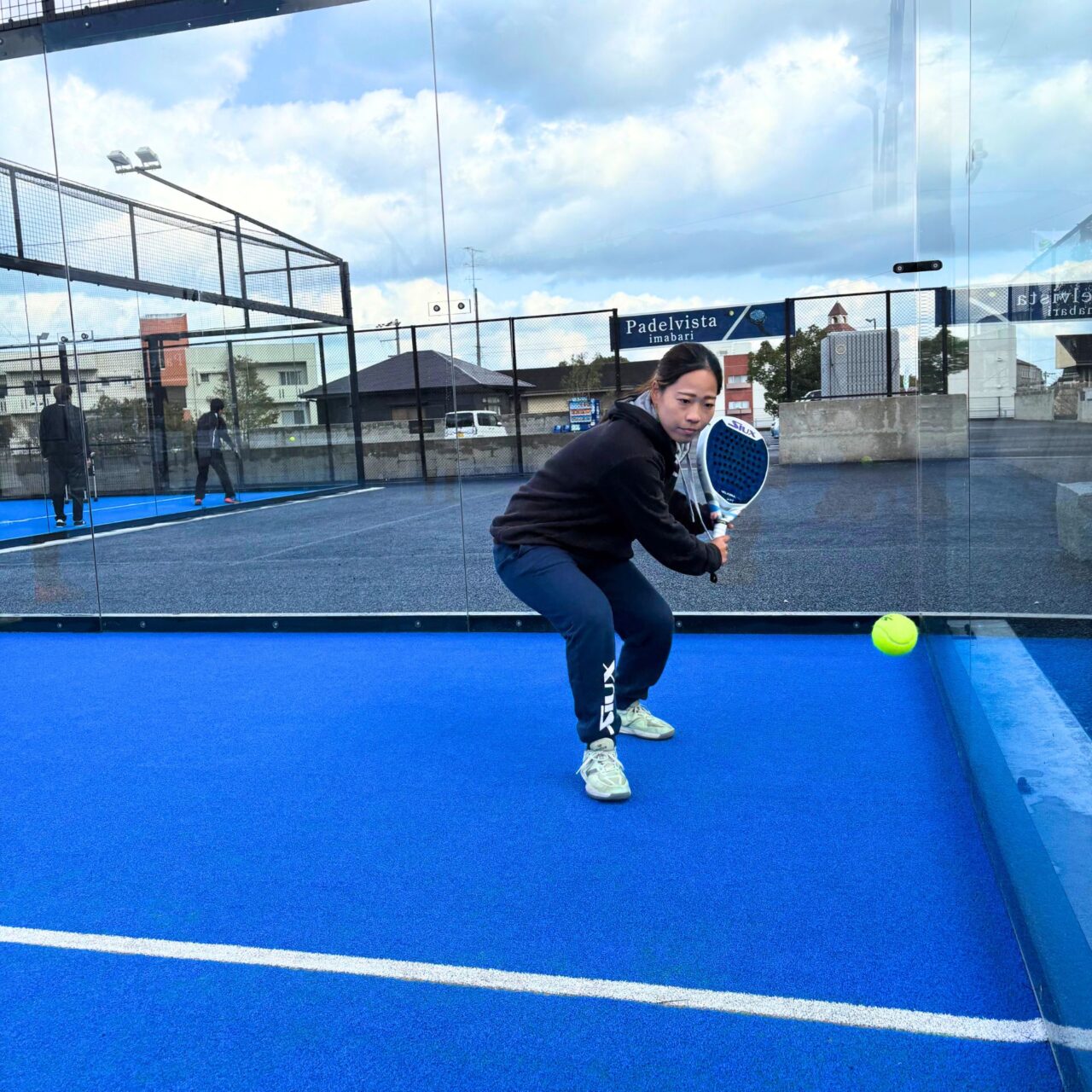 【今治市】四国初のパデルができる施設「パデルビスタ今治」で福岡のチームが指導にやってくる特別レッスンが開催されました!