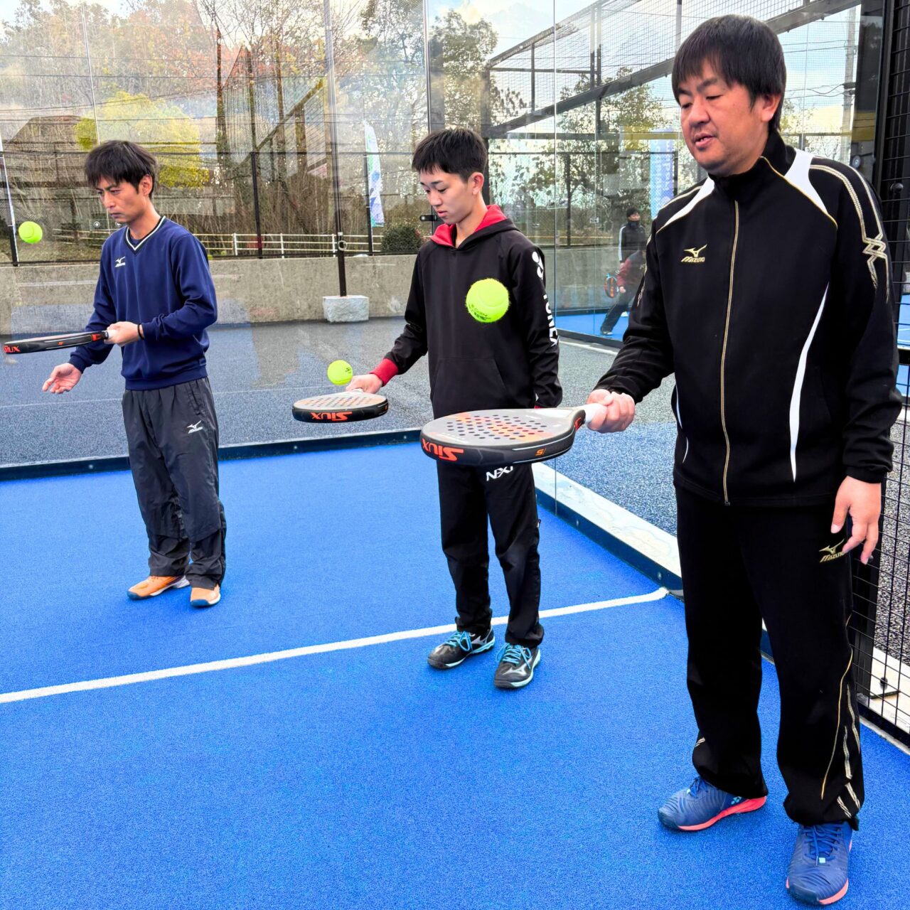 【今治市】四国初のパデルができる施設「パデルビスタ今治」で福岡のチームが指導にやってくる特別レッスンが開催されました!