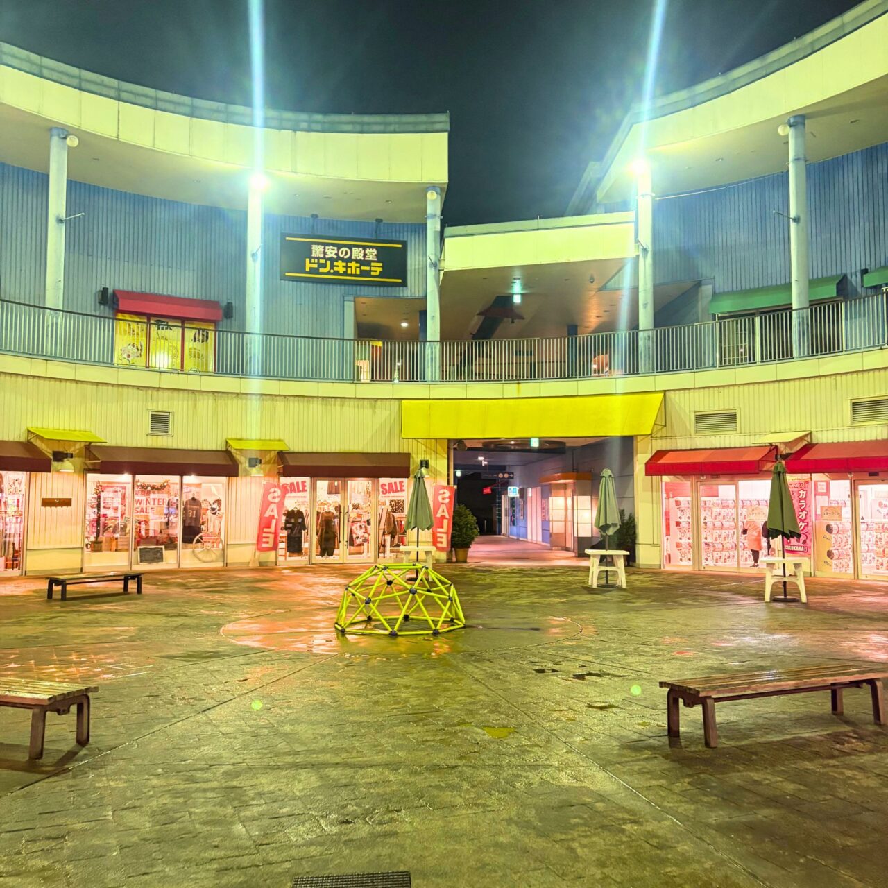 【今治市】クリスマスチキンが数量限定で無料配布! ワールドプラザで開催される「クリスマスマーケット」をご紹介!