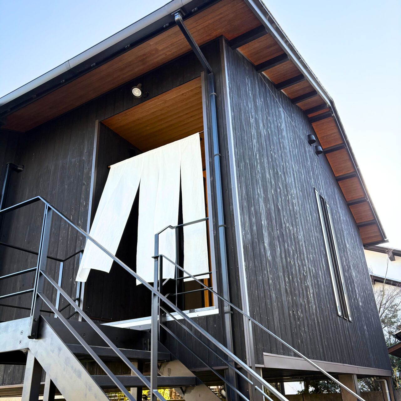 【今治市】カフェ茶時で移動着物展が開催! 創業77年の井石呉服店が提案する着物のある暮らし