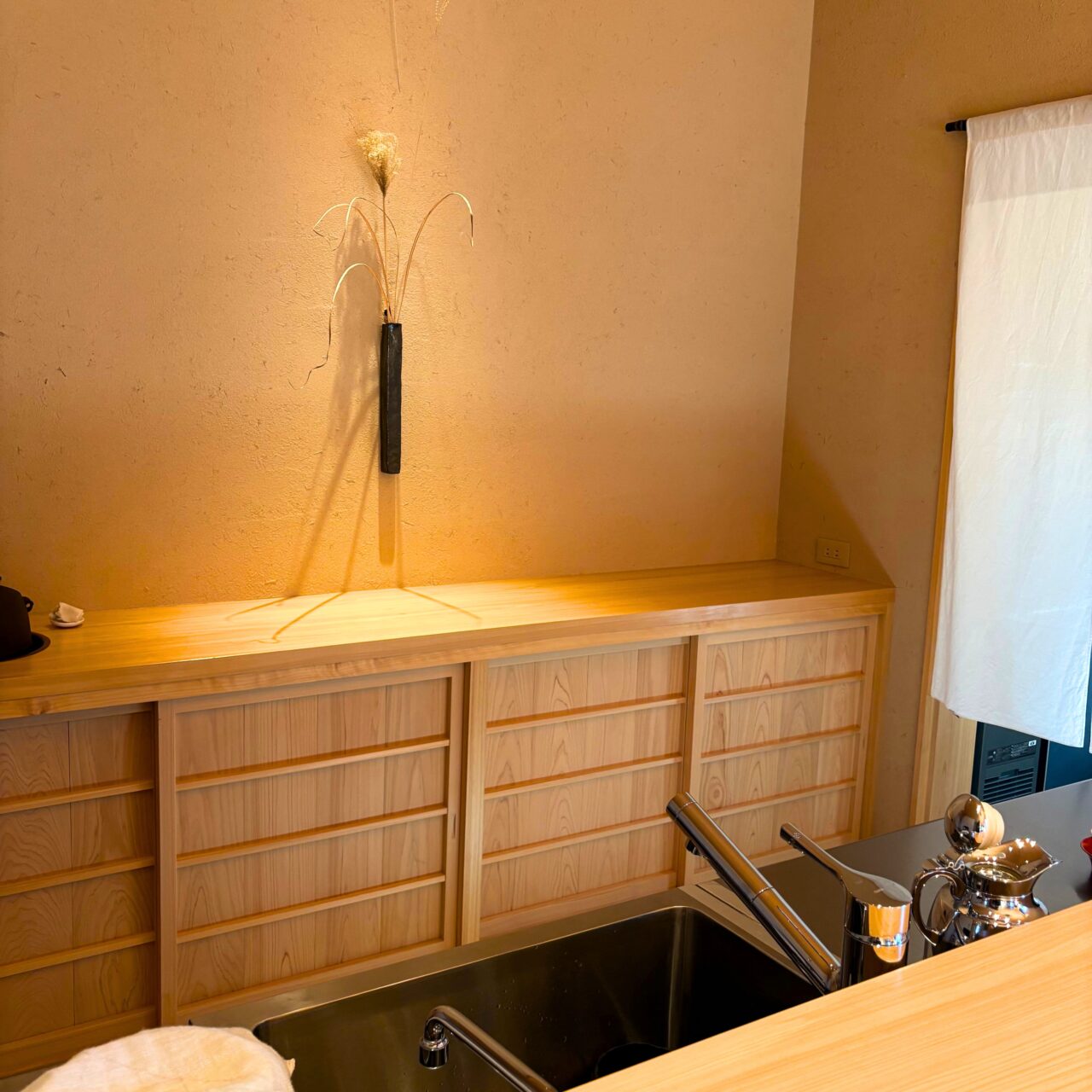 【今治市】カフェ茶時で移動着物展が開催! 創業77年の井石呉服店が提案する着物のある暮らし