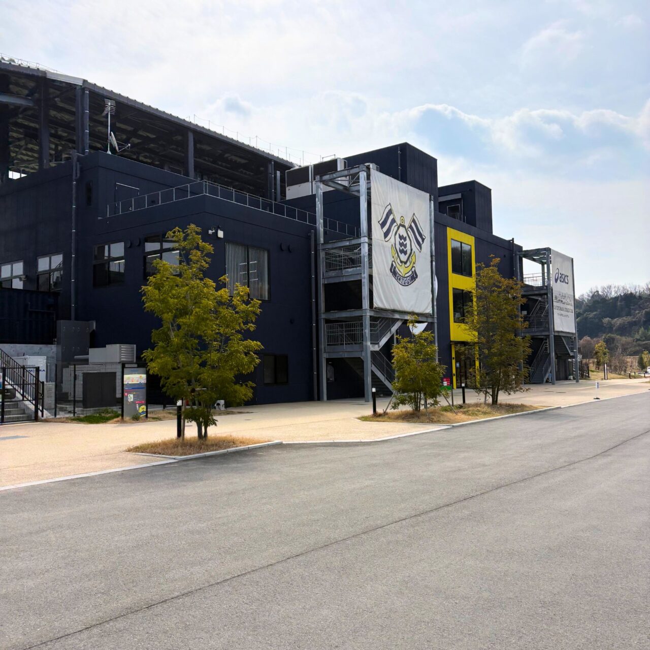 【今治市】4月12日は湯ノ浦に集まれ! アシさとクラブとパデルビスタ今治がタッグを組んだイベント「Padel体験&湯ノ浦あそび」が開催予定