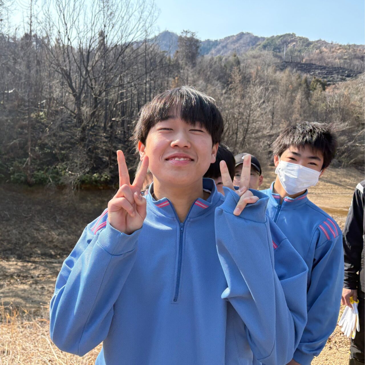 【今治市】朝倉に緑を取り戻そう! 林野火災後の森を取り戻す植樹活動に密着。