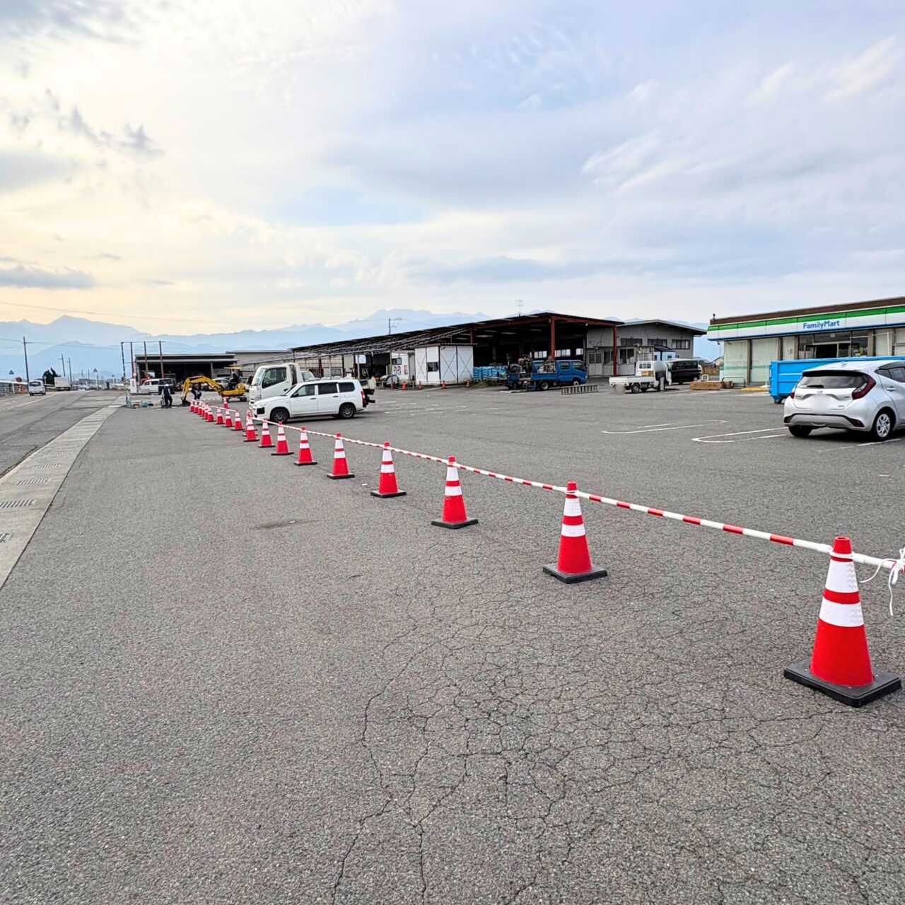 【西条市】工事が進む「ファミリーマート西条丹原徳能店」。3月18日にリニューアルオープン!