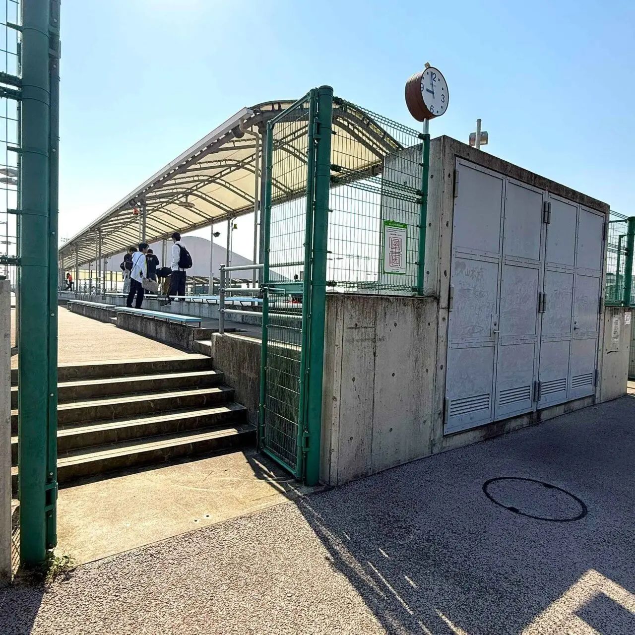 新都市のテニスコートの様子