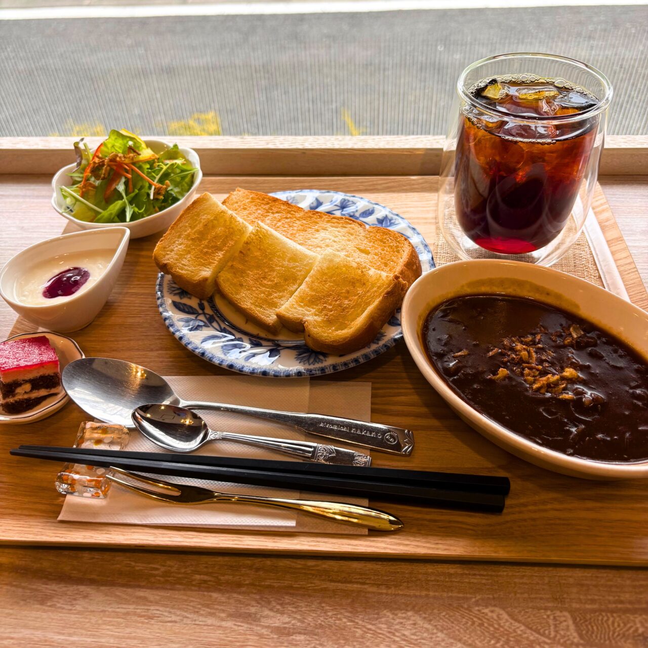 むらさんちのビーフシチュー&トーストの全体像