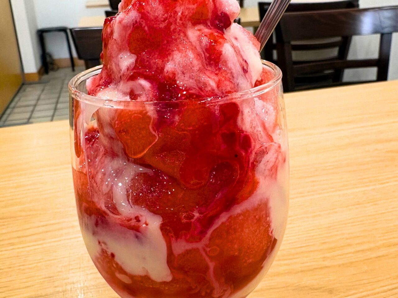 エリーの苺ミルクかき氷の実物