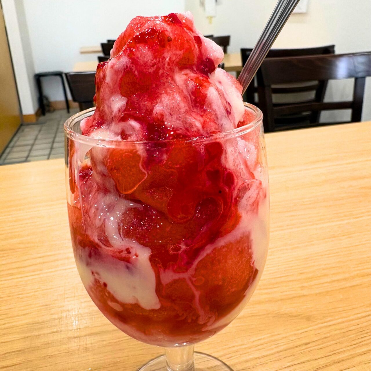 エリーの苺ミルクかき氷の実物
