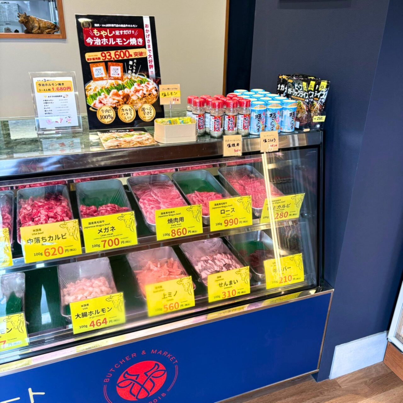 店内に設置されたショーケース2