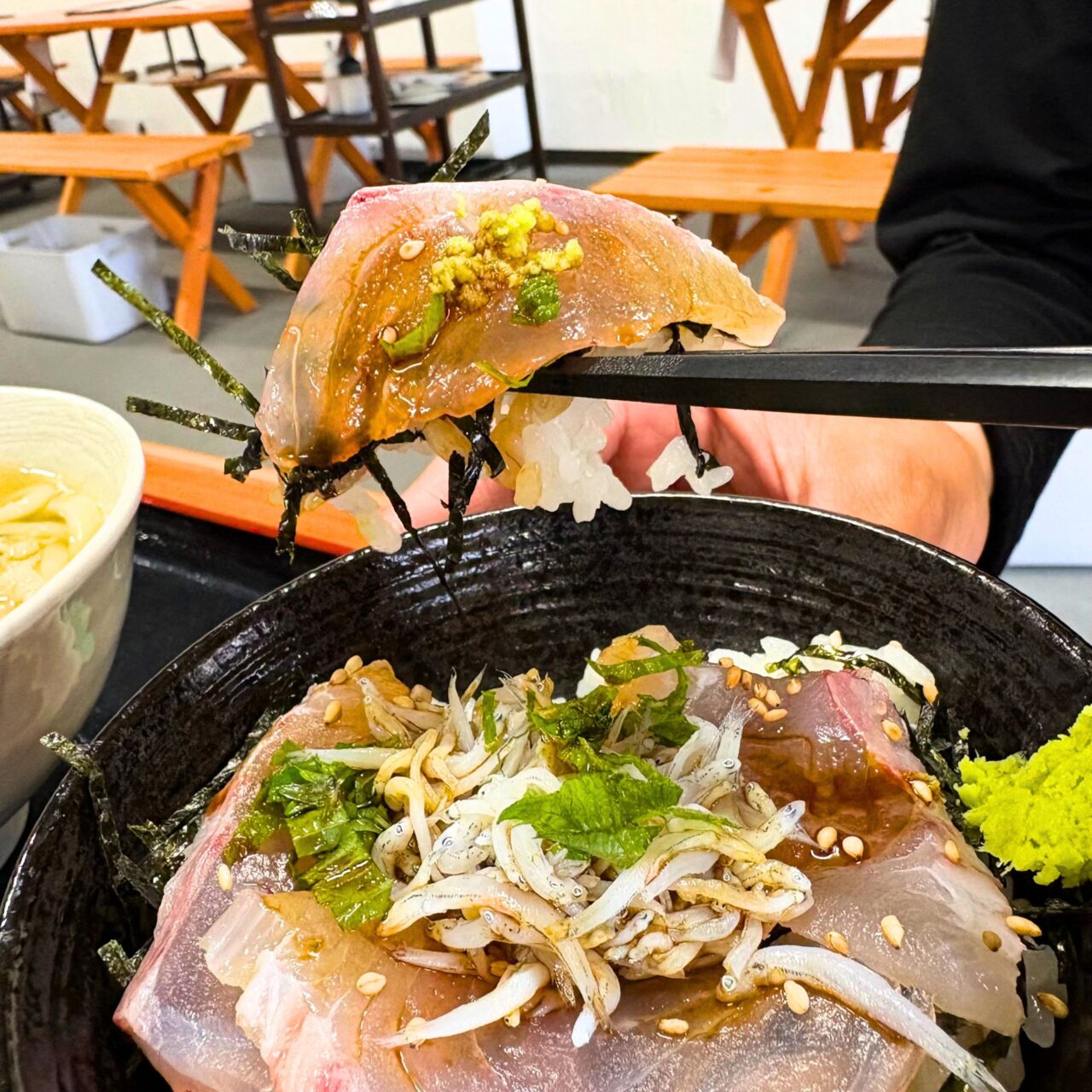 鯛の刺身丼のアップ画像