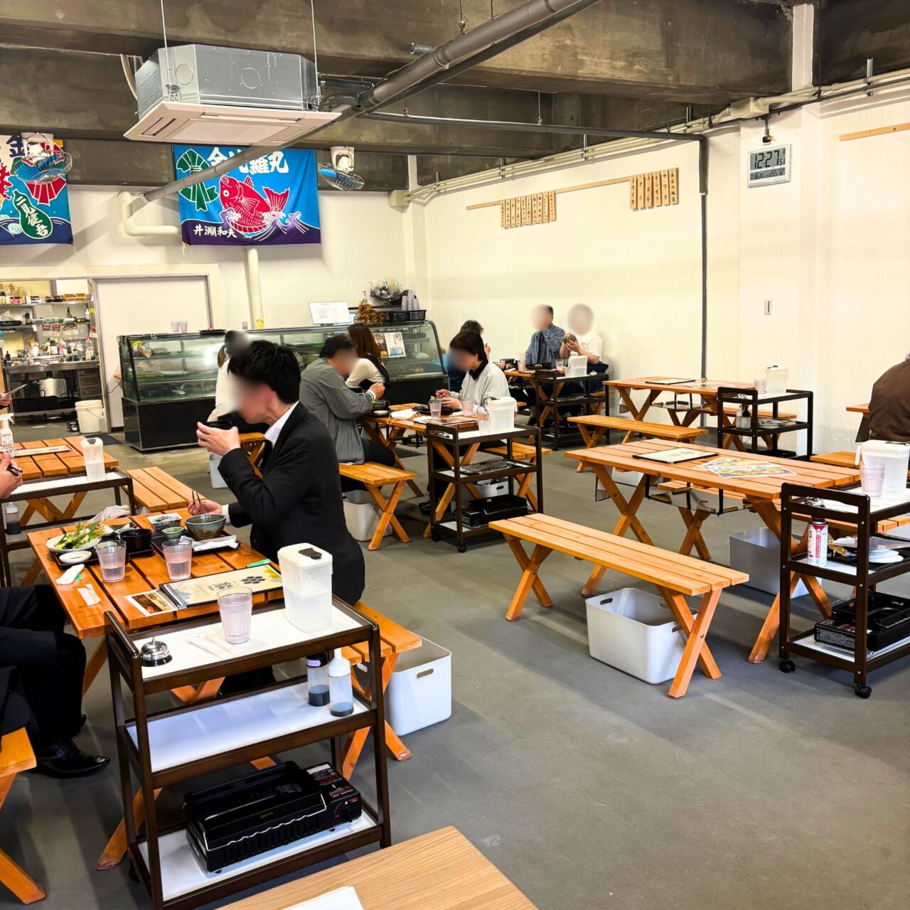 賑わう店内の様子