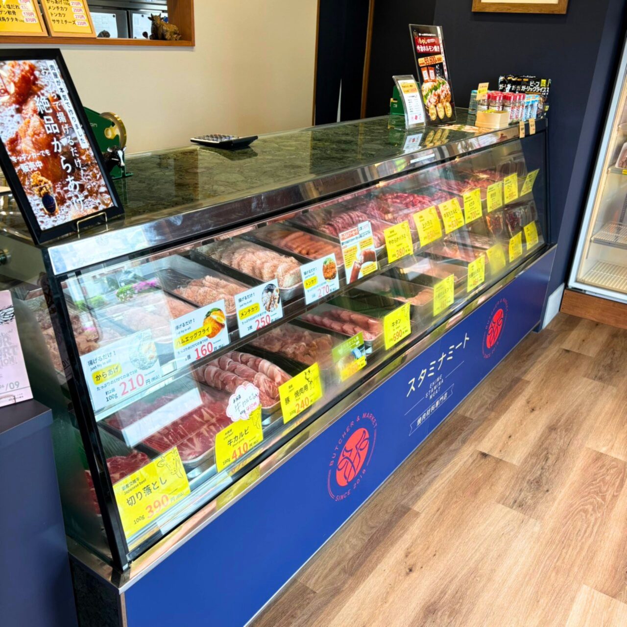 店内のショーケースの画像