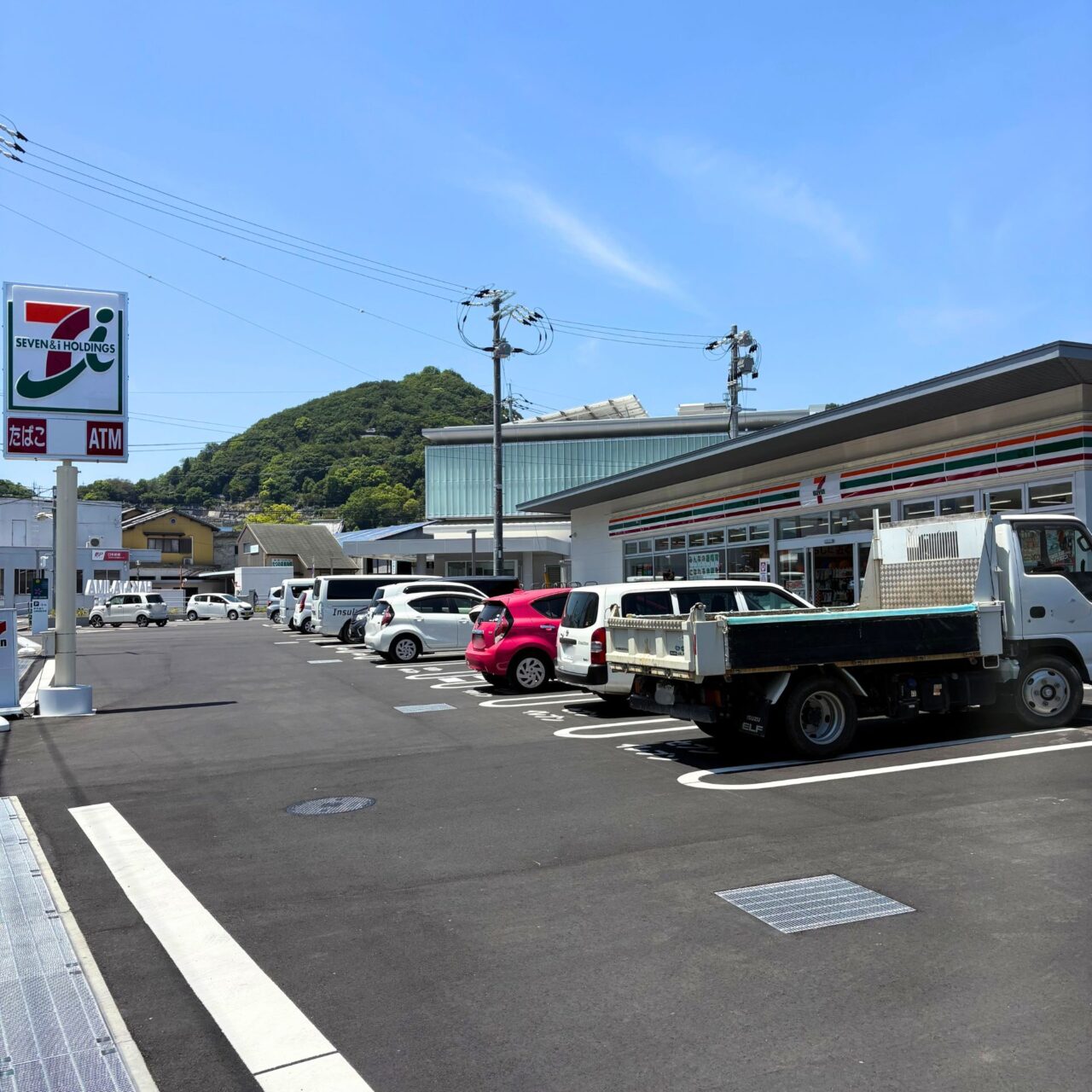 セブンイレブン伯方島テラス店の駐車場