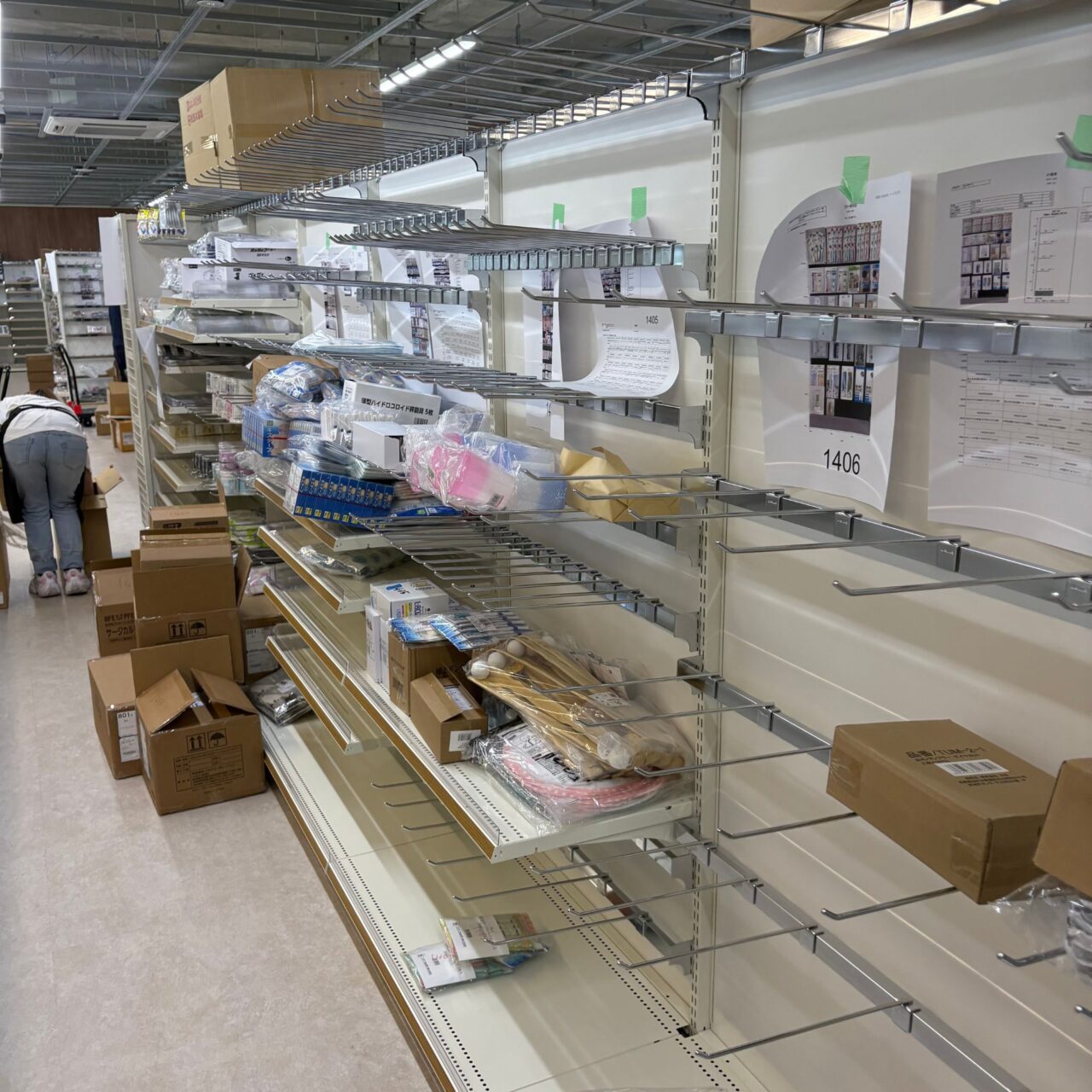 準備中の商品棚