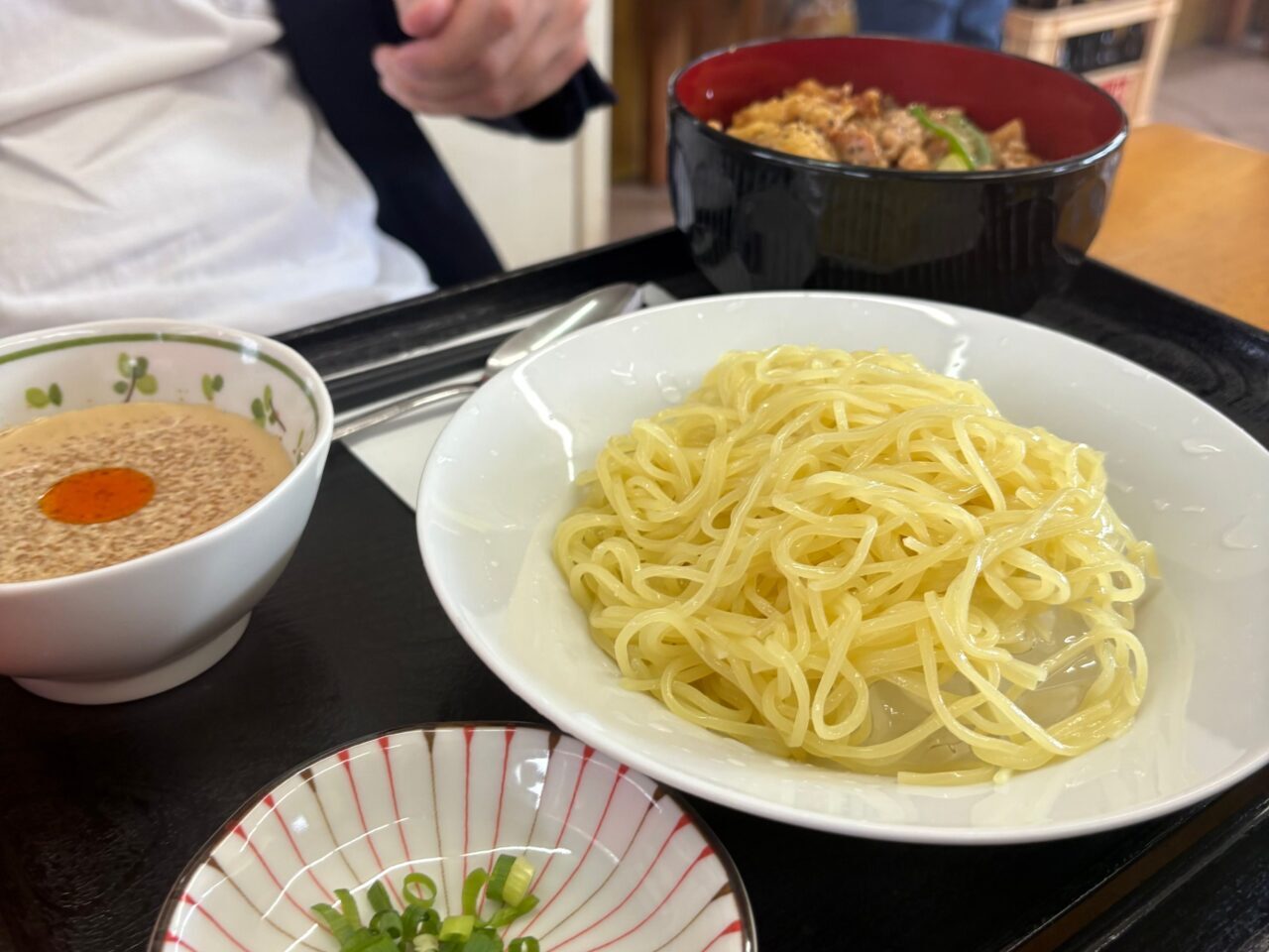 にじいろ食堂の冷やし麺の写真