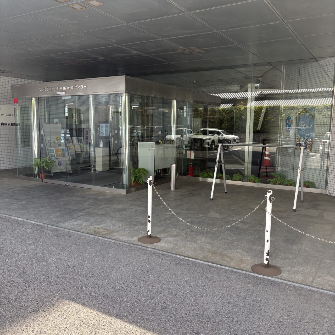 地場産業振興センターの外装写真
