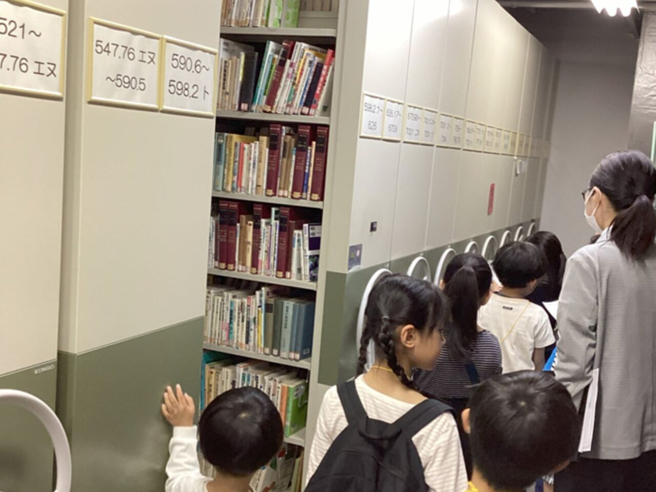 今治市立図書館100周年記念　今治図書館まつり　の図書館ツアー