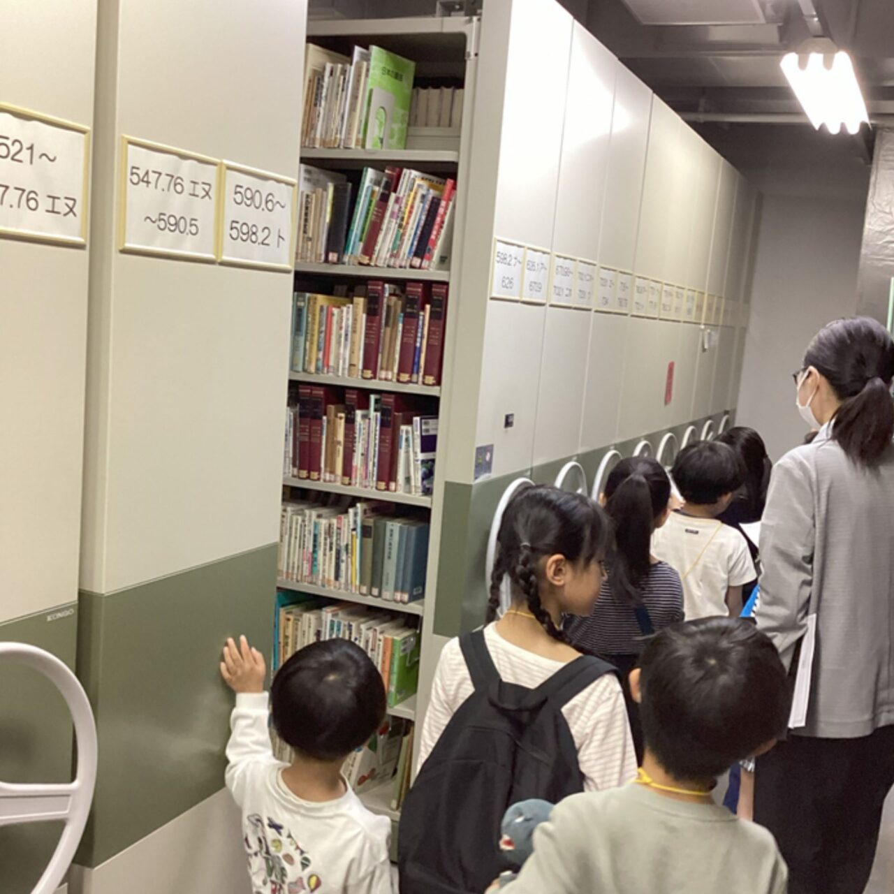 今治市立図書館100周年記念　今治図書館まつり　の図書館ツアー