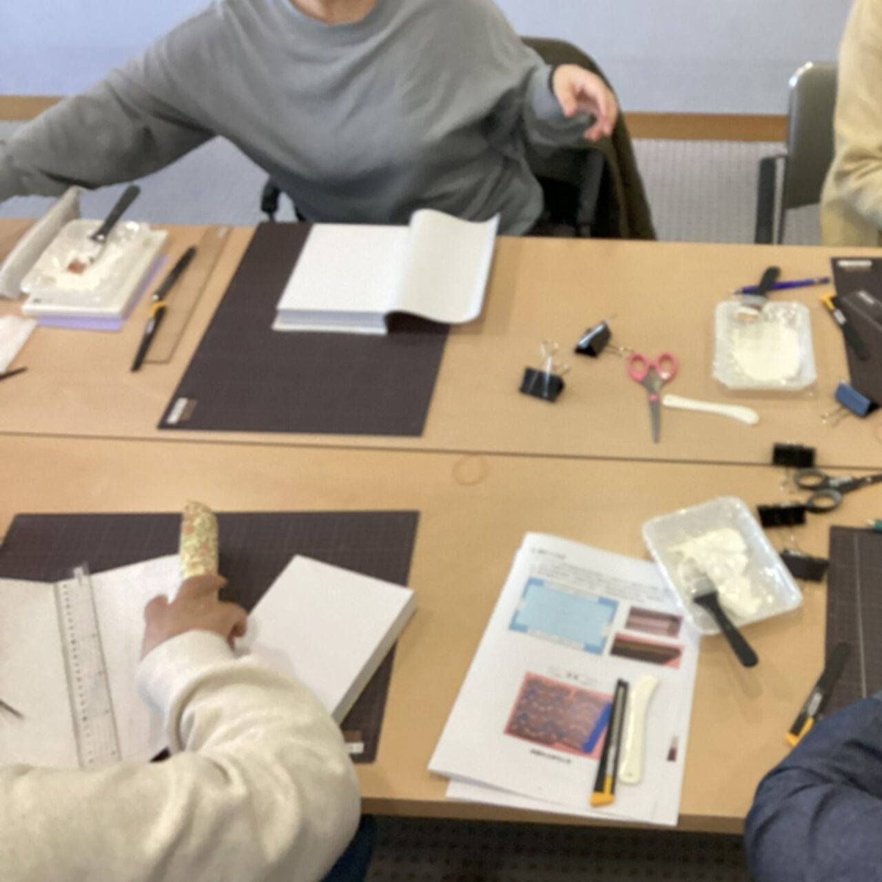 今治市立図書館100周年記念　今治図書館まつり　の製本教室
