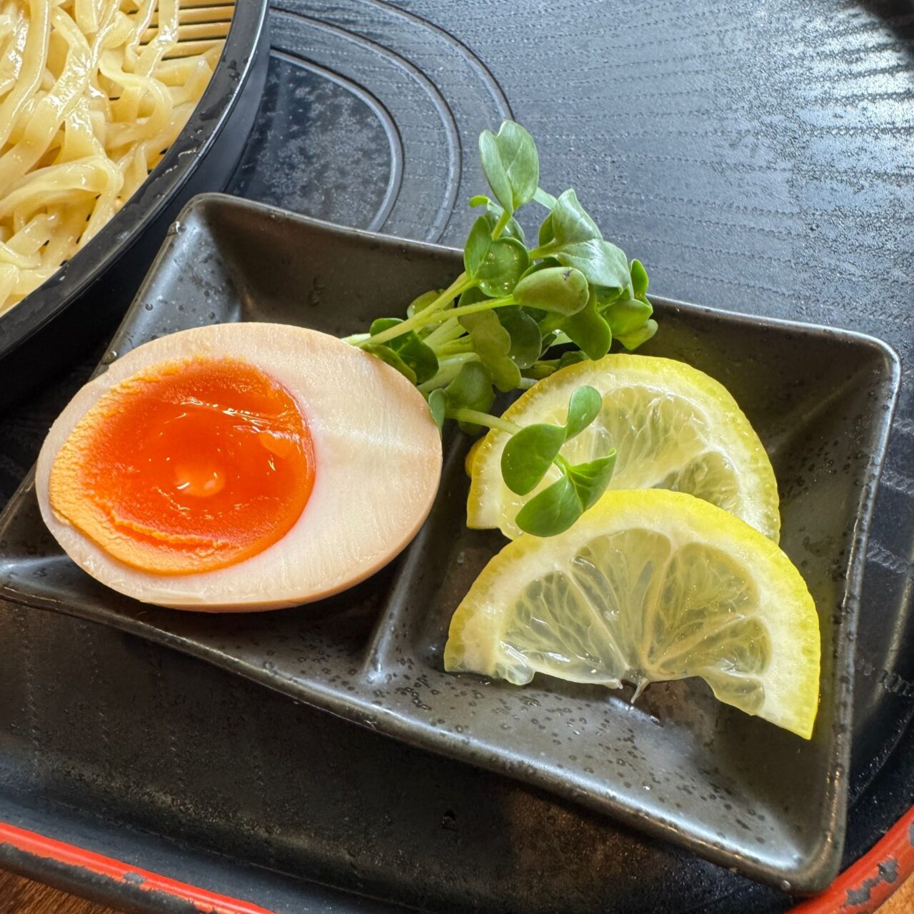 骨太味覚桜井店の冷ざる麺のトッピング