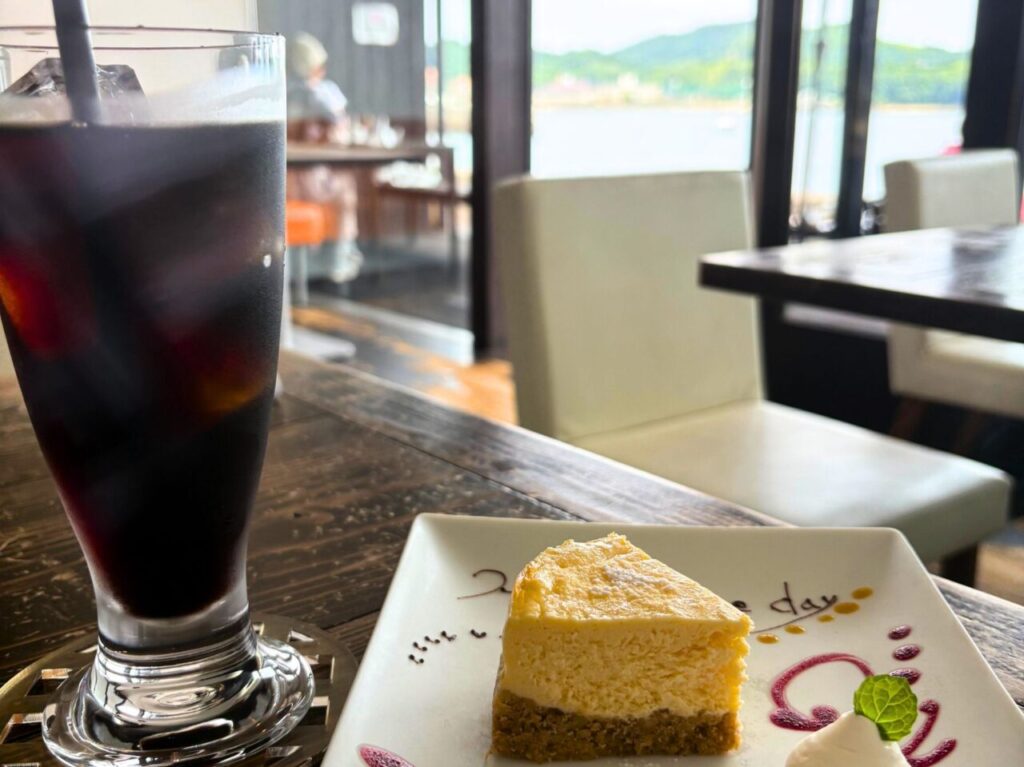 Patisserie T’s Cafe 玉屋のアイスコーヒーと本日のデザート