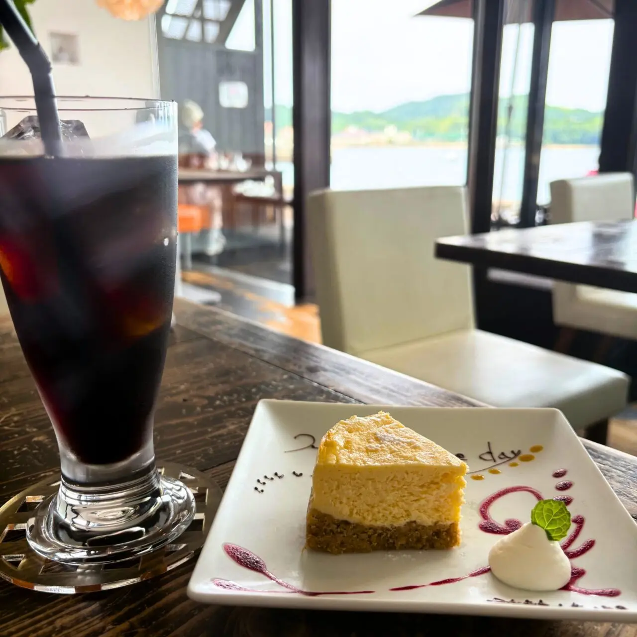 Patisserie T’s Cafe 玉屋のアイスコーヒーと本日のデザート