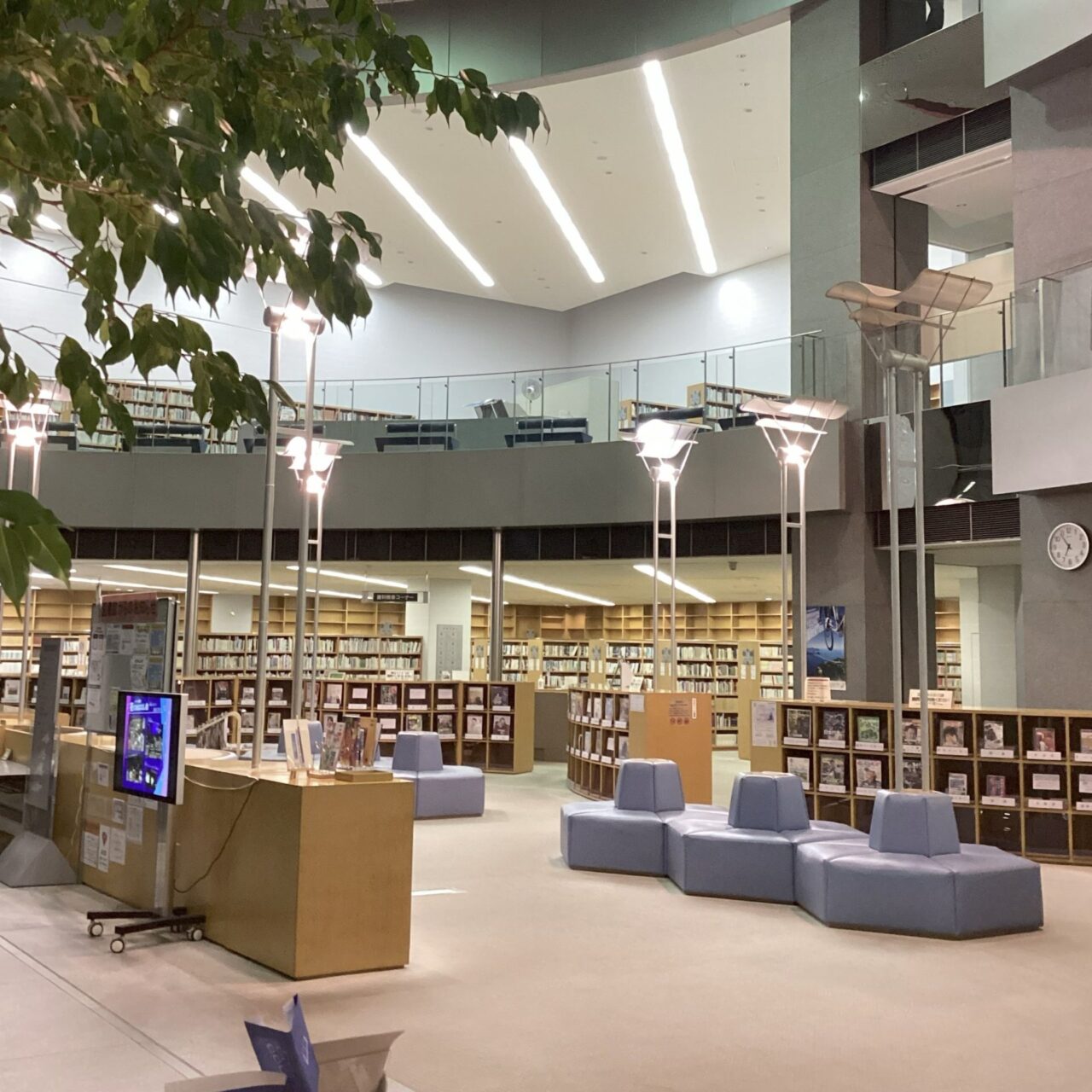今治市立図書館100周年記念 今治図書館まつり の内観