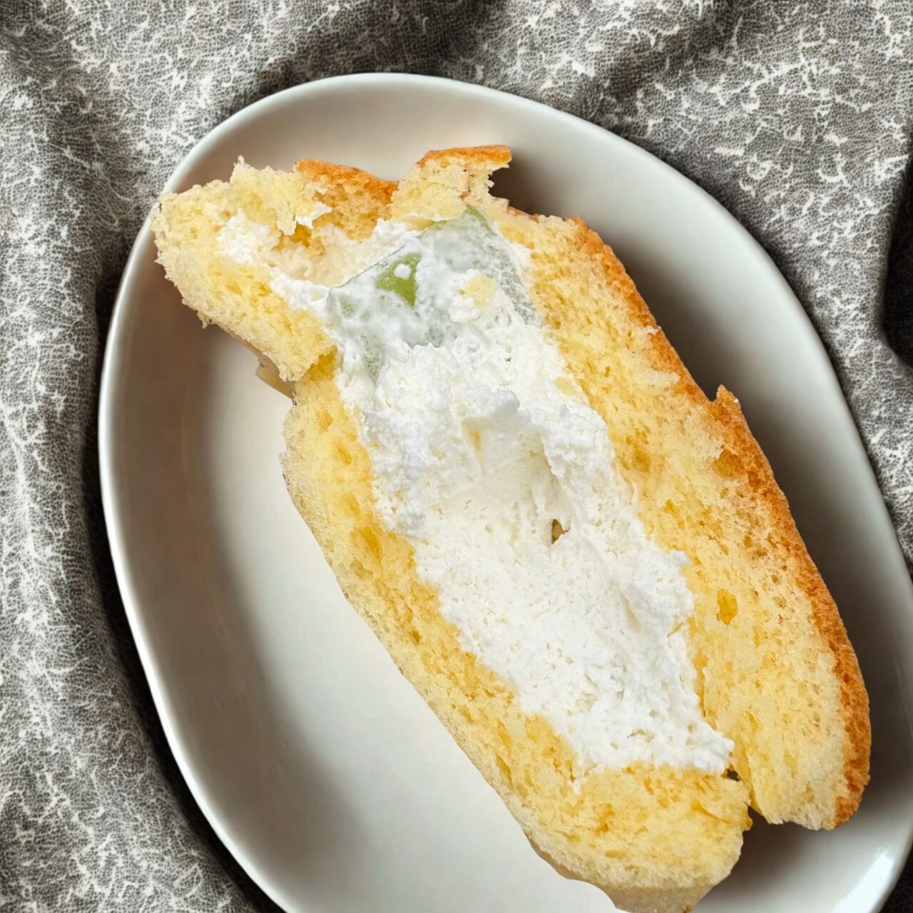 菓子舗 とくのやの半分にしたおひさまケーキ
